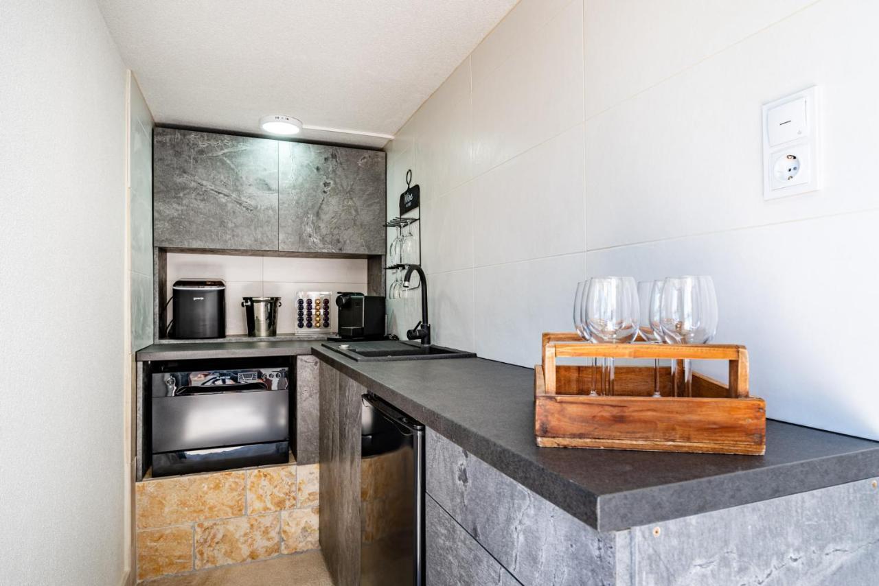 Villa Kadena - Luxury Seaside Villa With Private Heated Pool Selca  エクステリア 写真